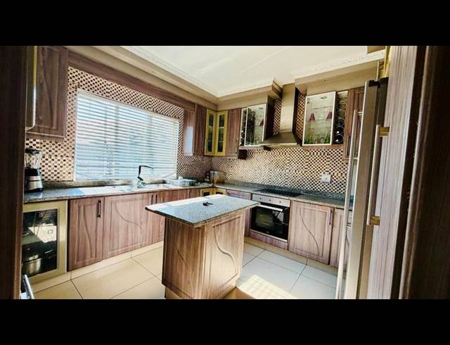 5 BEDROOM HOUSE FOR SALE IN MOBENI HEIGHTS